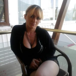 Ne m’approche que si t’as des bijoux sous ta chemise Aurore - rencontre-Ronde-Villeurbanne