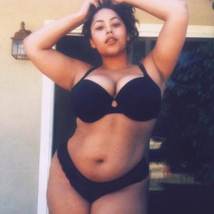 Ivre de solitude, en quête d’une compagnie torride Charlotte - rencontre-Milf-Nanterre